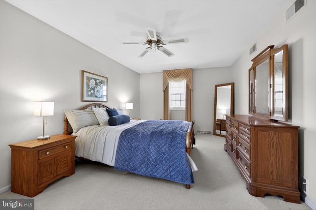 606 LONDONDERRY DR, West Chester, PA 19382