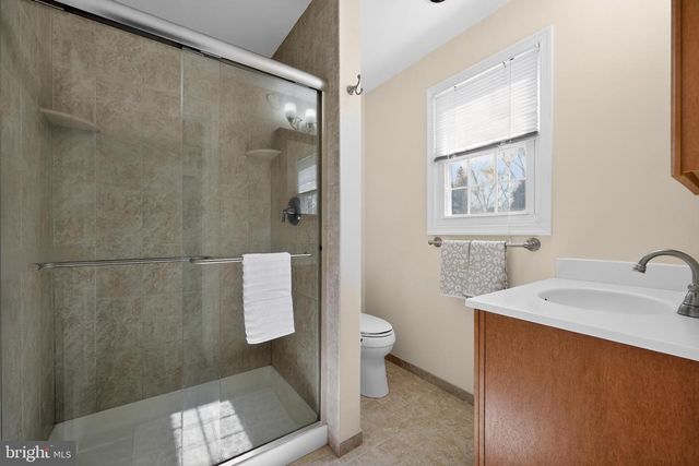 606 LONDONDERRY DR, West Chester, PA 19382