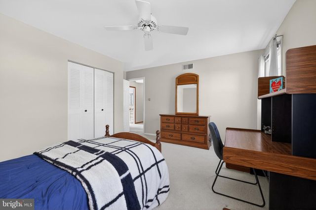 606 LONDONDERRY DR, West Chester, PA 19382