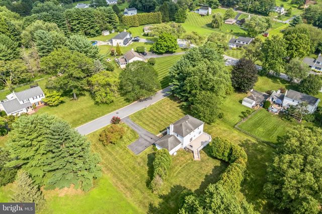 606 LONDONDERRY DR, West Chester, PA 19382