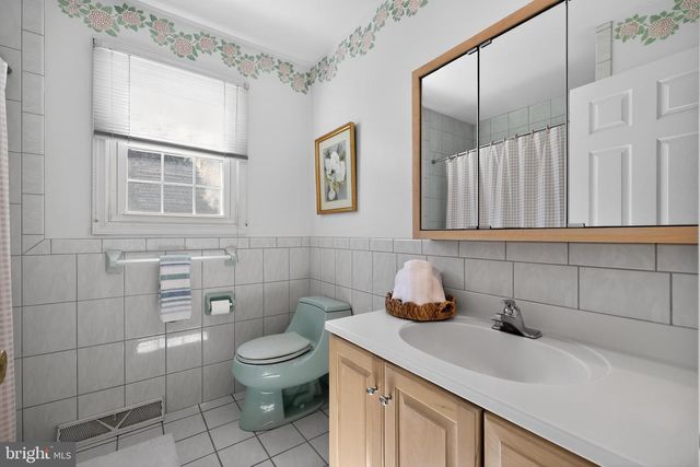606 LONDONDERRY DR, West Chester, PA 19382