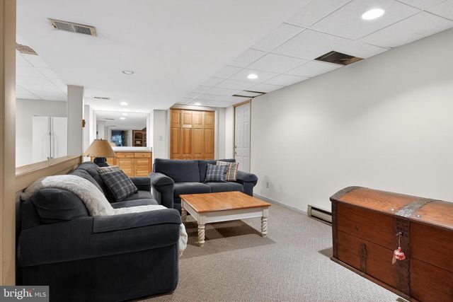 606 LONDONDERRY DR, West Chester, PA 19382