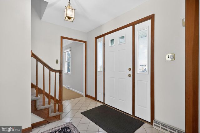 606 LONDONDERRY DR, West Chester, PA 19382