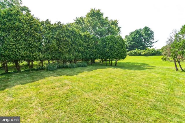 606 LONDONDERRY DR, West Chester, PA 19382