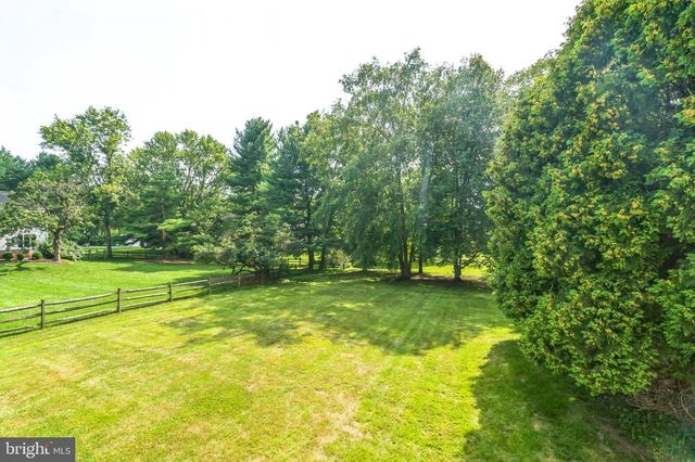 606 LONDONDERRY DR, West Chester, PA 19382