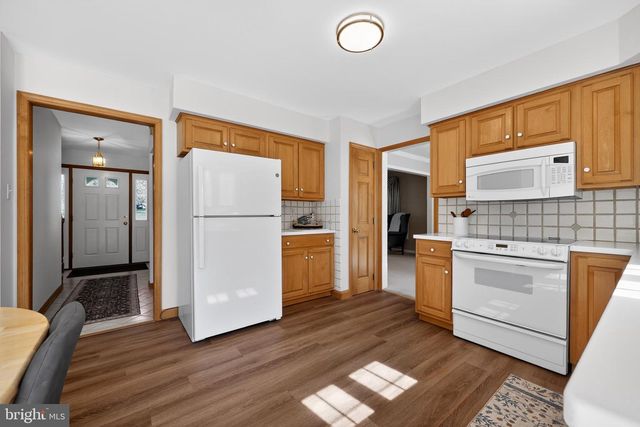 606 LONDONDERRY DR, West Chester, PA 19382