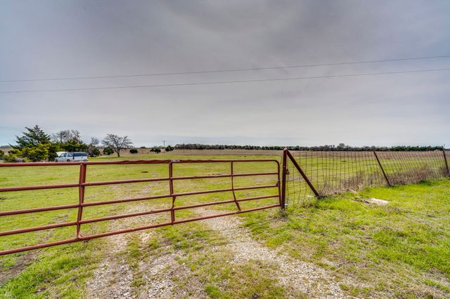 901 Hoyt Road, Waxahachie, TX 75167