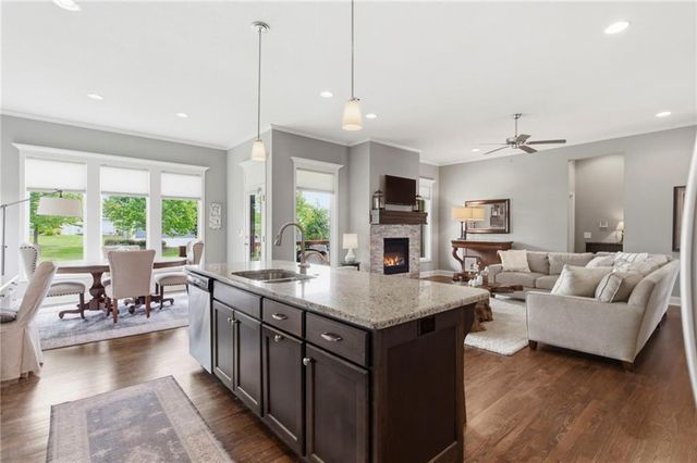 24309 W 91 Place, Lenexa, KS 66227