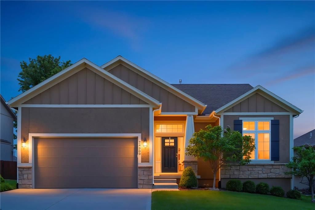 24309 W 91 Place, Lenexa, KS 66227