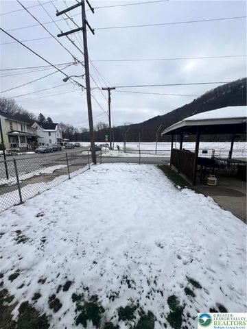 438 WHITE Street, Weissport Boro, PA 18235