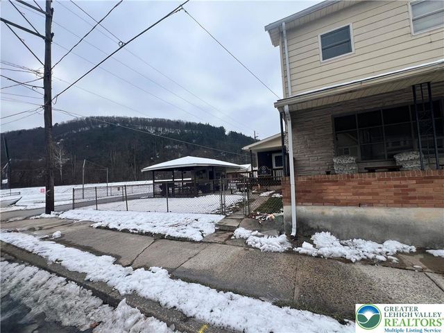 438 WHITE Street, Weissport Boro, PA 18235