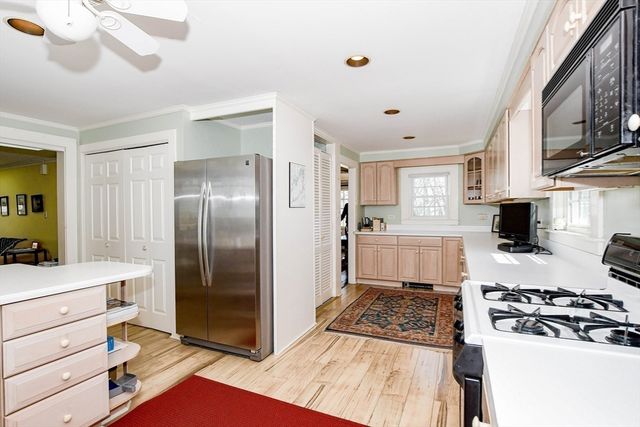 35 Main Street, Mattapoisett, MA 02739