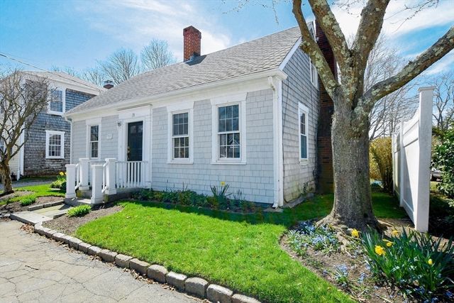 35 Main Street, Mattapoisett, MA 02739