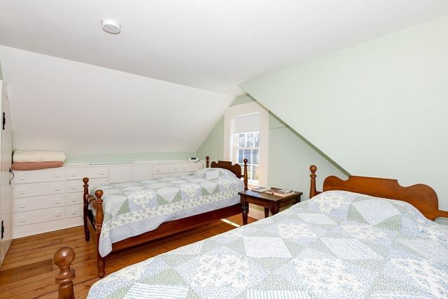 35 Main Street, Mattapoisett, MA 02739