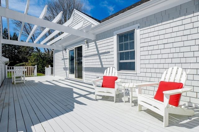 35 Main Street, Mattapoisett, MA 02739