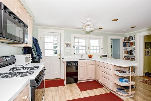 35 Main Street, Mattapoisett, MA 02739