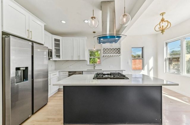 7801 S Eberhart Avenue, Chicago, IL 60619