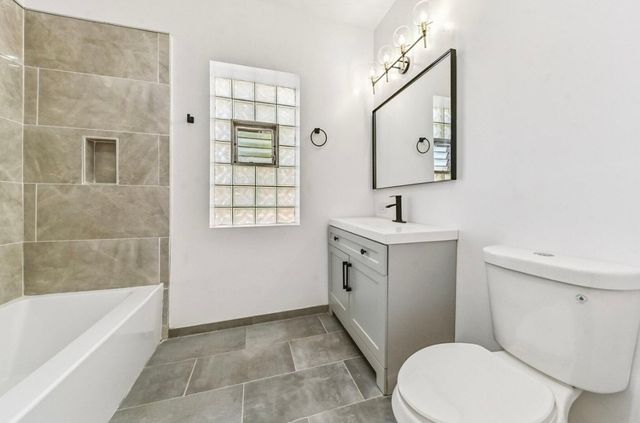 7801 S Eberhart Avenue, Chicago, IL 60619