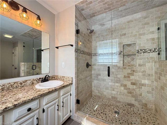 185 Heatherton Way, Winston-salem, NC 27104