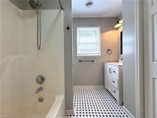 185 Heatherton Way, Winston-salem, NC 27104