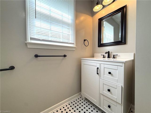 185 Heatherton Way, Winston-salem, NC 27104