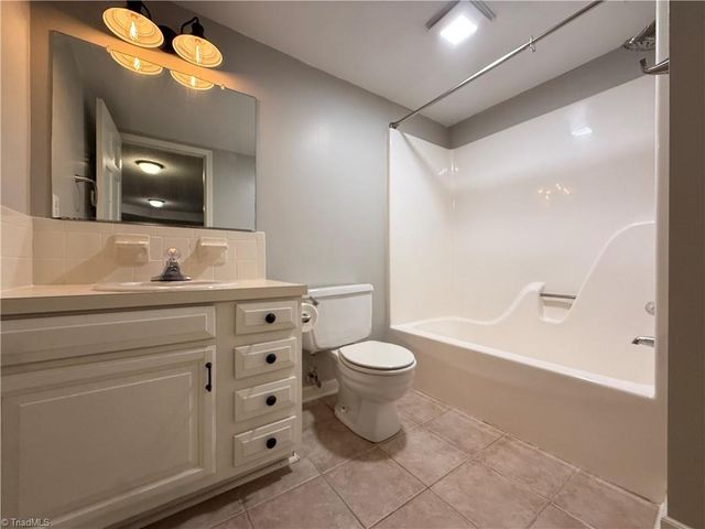 185 Heatherton Way, Winston-salem, NC 27104