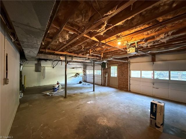 185 Heatherton Way, Winston-salem, NC 27104