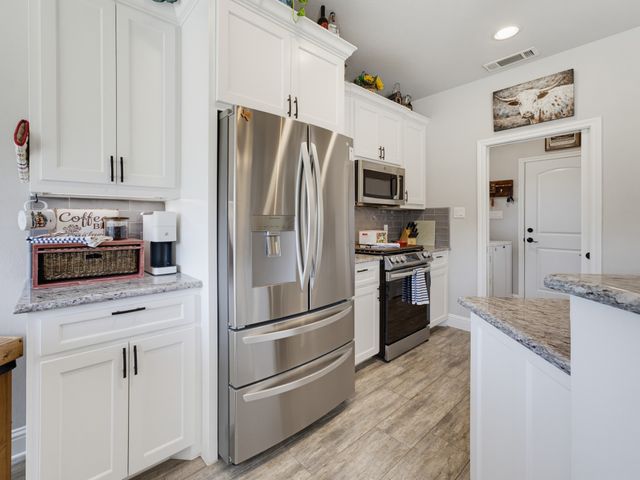 2807 Sky Harbour Drive, Granbury, TX 76049