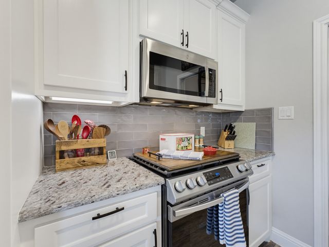 2807 Sky Harbour Drive, Granbury, TX 76049
