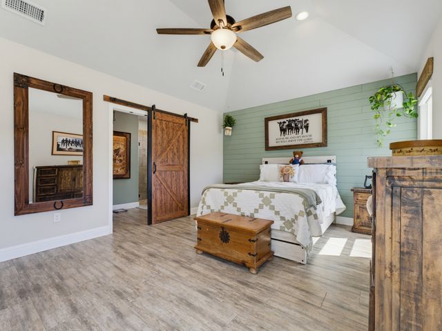 2807 Sky Harbour Drive, Granbury, TX 76049