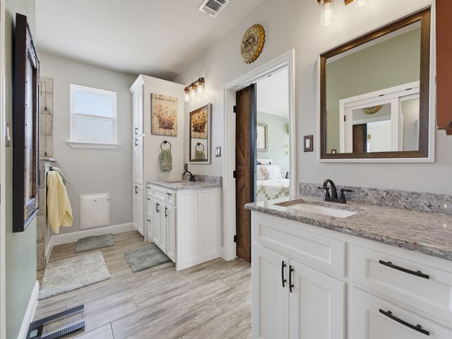 2807 Sky Harbour Drive, Granbury, TX 76049