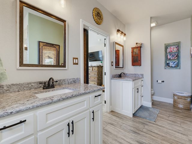 2807 Sky Harbour Drive, Granbury, TX 76049