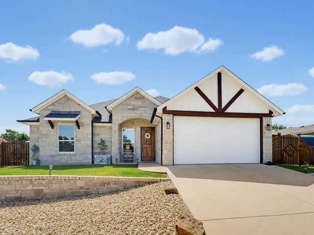 2807 Sky Harbour Drive, Granbury, TX 76049