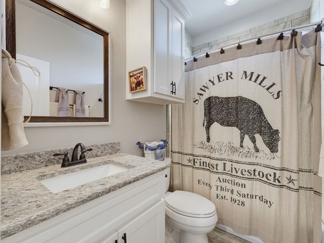 2807 Sky Harbour Drive, Granbury, TX 76049