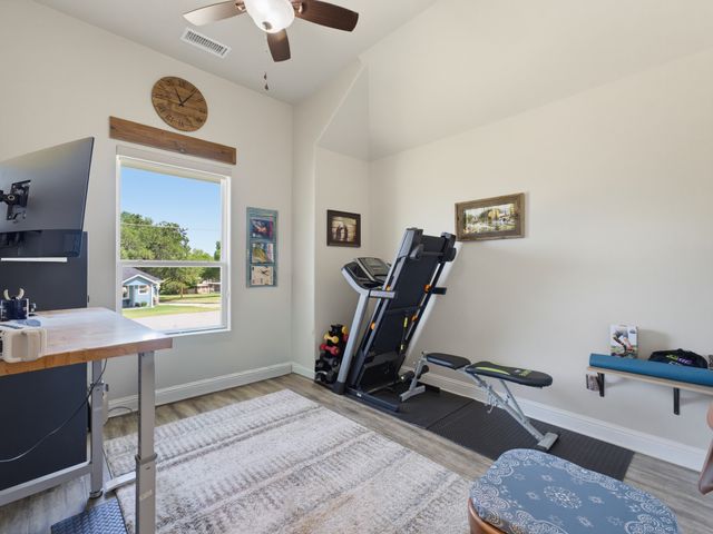 2807 Sky Harbour Drive, Granbury, TX 76049