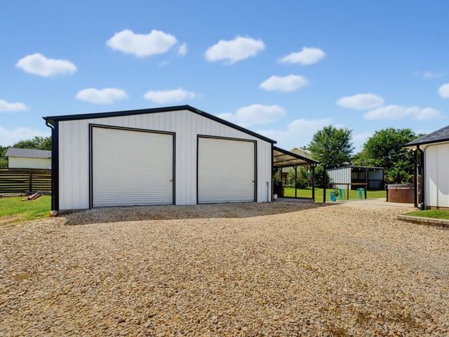 2807 Sky Harbour Drive, Granbury, TX 76049