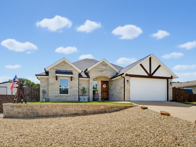 2807 Sky Harbour Drive, Granbury, TX 76049