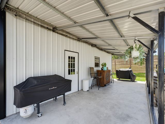 2807 Sky Harbour Drive, Granbury, TX 76049