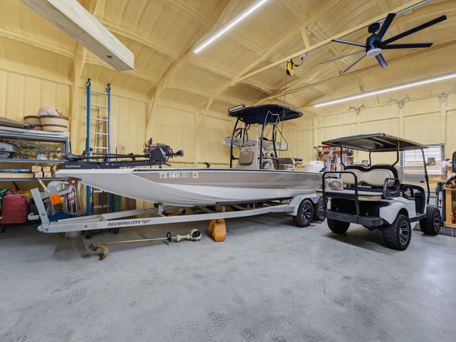 2807 Sky Harbour Drive, Granbury, TX 76049