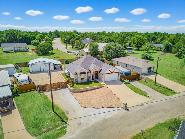 2807 Sky Harbour Drive, Granbury, TX 76049
