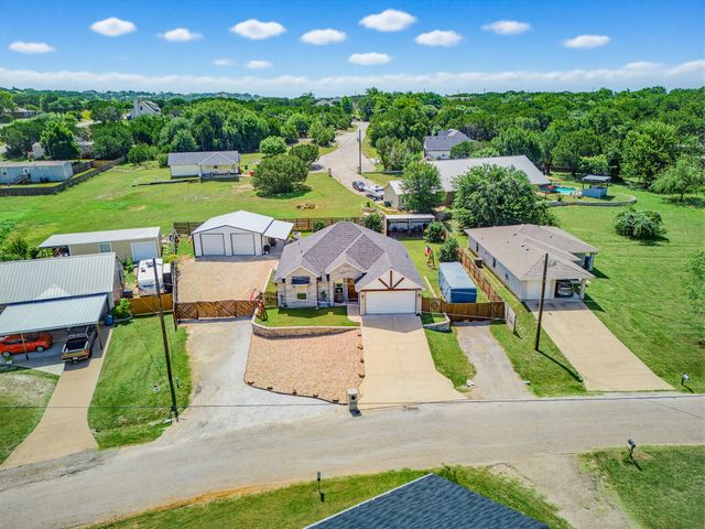 2807 Sky Harbour Drive, Granbury, TX 76049
