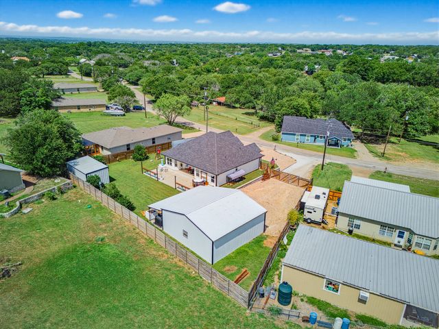 2807 Sky Harbour Drive, Granbury, TX 76049