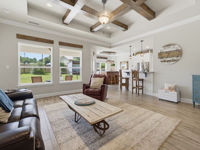 2807 Sky Harbour Drive, Granbury, TX 76049
