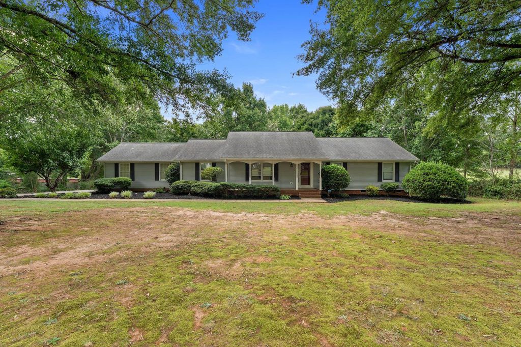 1014 E Queen Street, Pendleton, SC 29670