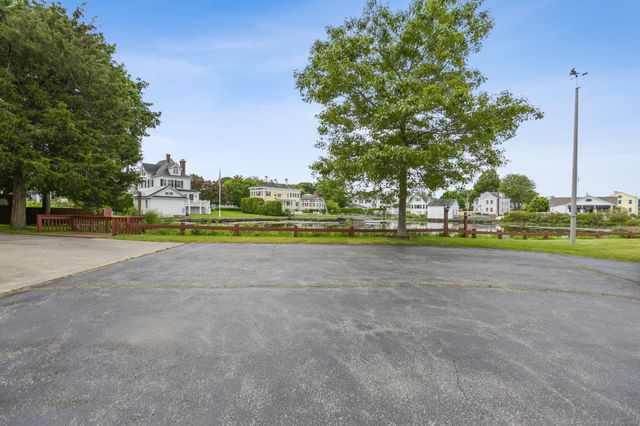 40 Holmes Street, Stonington, CT 06355
