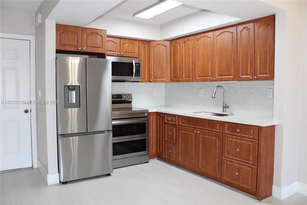 6780 W 2nd Court 401, Hialeah, FL 33012