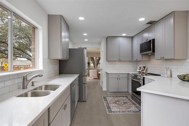 10911 Claywood DR, Austin, TX 78753