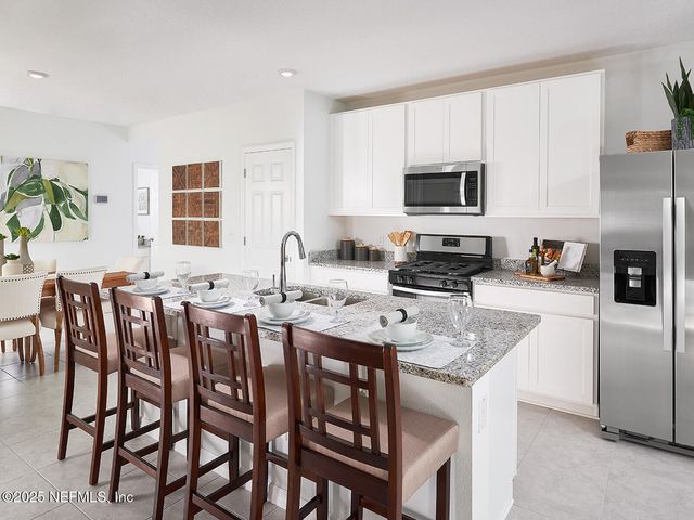 7491 QUEENSGATE Circle, Jacksonville, FL 32219