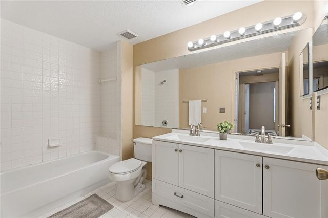 5512 METROWEST BOULEVARD 201, Orlando, FL 32811