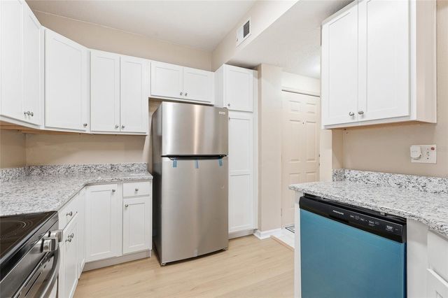 5512 METROWEST BOULEVARD 201, Orlando, FL 32811